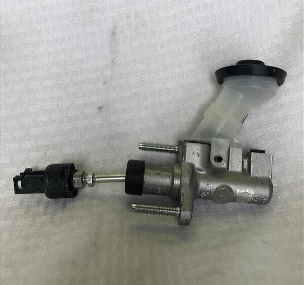 Aisin Clutch Master Cylinder for Toyota Corolla 1997-2002 & more #31410-12381